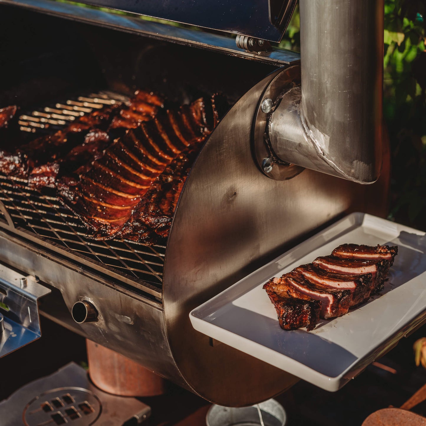 Grill Symbol - BBQ Smoker Smoky Beast Silver - Timeout Gardens